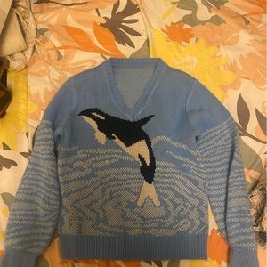 Whale pullover